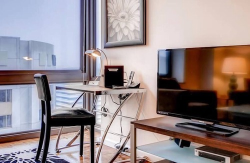 Hudson Exchange Apartment | Luxury 1BR | Full Kitchen | Steps from PATH | by GLS