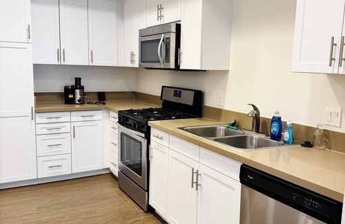 Tustin Apartment | Luxury 1BR in Irvine - Pool, Gym, Prime Location