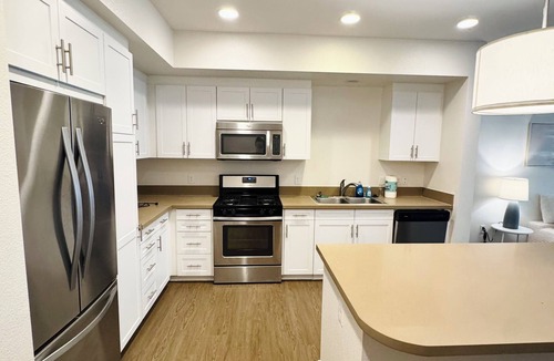 Tustin Apartment | Luxury 1BR in Irvine - Pool, Gym, Prime Location