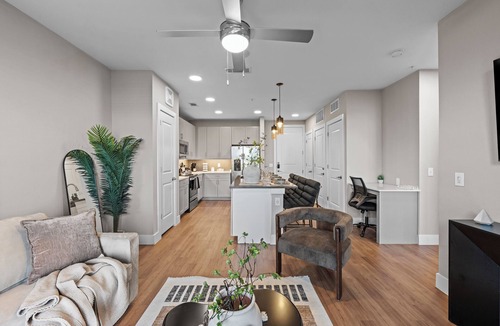 Fort Worth Condo | Luxury 1BR in North Fort Worth - Pool, Gym, Parking & Pet-Friendly - Stockyards