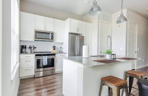 Allen Apartment | Luxury 1BR King Suite Pool + Gym + Parking - B