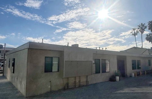 Eastern Malibu House | Luxury 1BR Malibu Bungalow on PCH steps from Beach w/FREE private parking!