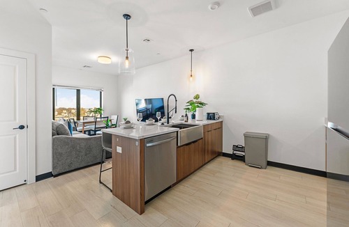 Everett Apartment | Luxury 1BR near Boston 2510