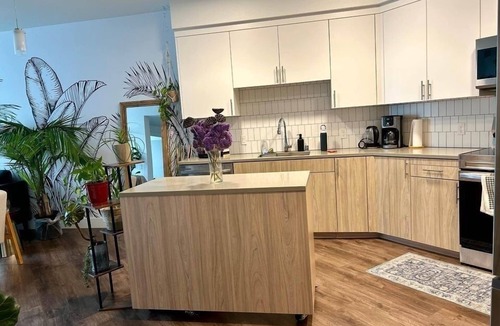 East Peralta Apartment | Luxury 1BR with Water Views, Pool and Garage