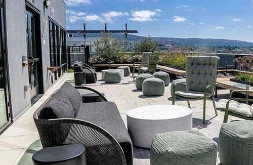 East Peralta Apartment | Luxury 1BR with Water Views, Pool and Garage