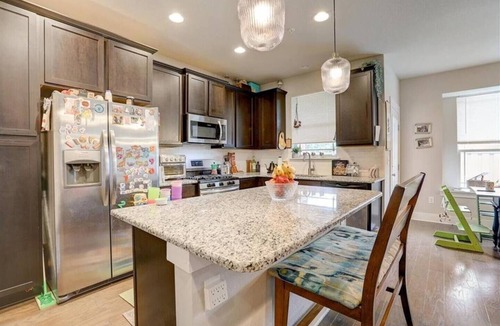 Crestview House | Luxury 2/2.5 b/w DWTN & Domain