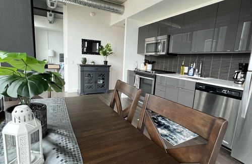 Downtown Winnipeg Apartment | Luxury 2 bed 2 bath across jets arena 16th floor with amazing view