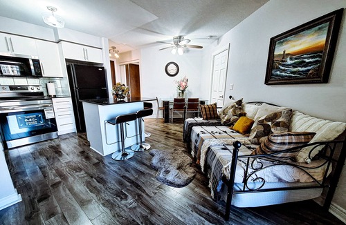 Downtown Mississauga Condo | Luxury 2-Bed, 2-Bath Condo w/Pool & Parking by Sq1