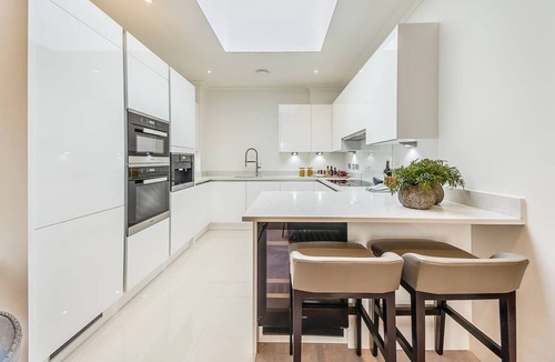 Hammersmith and Fulham Apartment | Luxury 2 Bed 2 Bath Gated Riverside Development