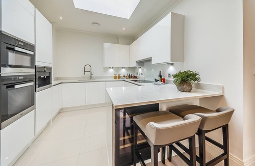 Hammersmith and Fulham Apartment | Luxury 2 Bed 2 Bath Gated Riverside Development