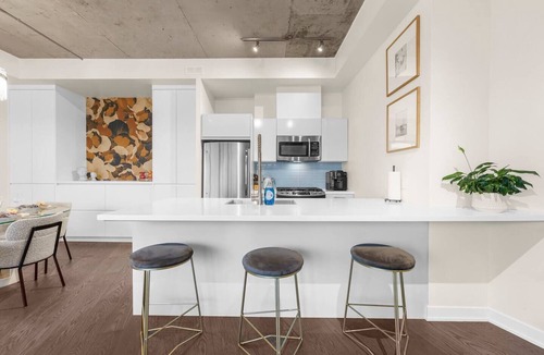 St. Lawrence Condo | Luxury 2 Bed & 2 Bath | Parking | Downtown Toronto