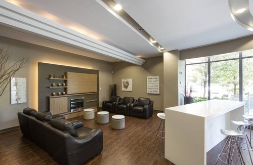 Etobicoke Condo | Luxury 2-Bed, 2-Bath Penthouse – Prime Toronto Location