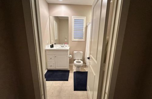 Santa Clarita Villa | Luxury 2 Bed 2 bath Home Near Six Flags