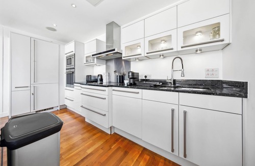 Riverside Apartment | Luxury |2 bed 2bth| Thames Riverside Apartment|