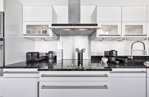 Riverside Apartment | Luxury |2 bed 2bth| Thames Riverside Apartment|