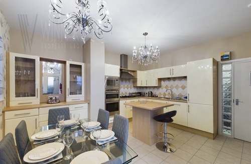 Bispham Apartment | Luxury 2 Bed Apartment, Beach Front with Sea View