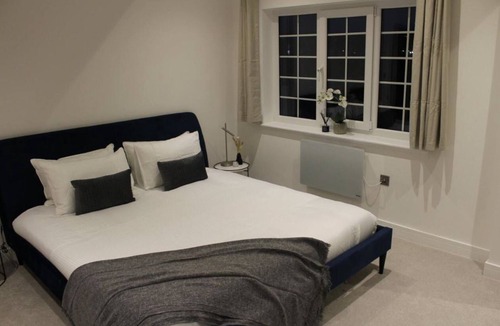 Wainscot Apartment | Luxury 2 Bed Apartment In Rochester