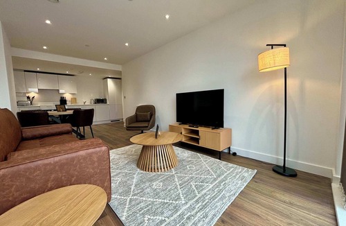 Bracknell Apartment | Luxury 2 bed Apt Nr Ascot & Windsor