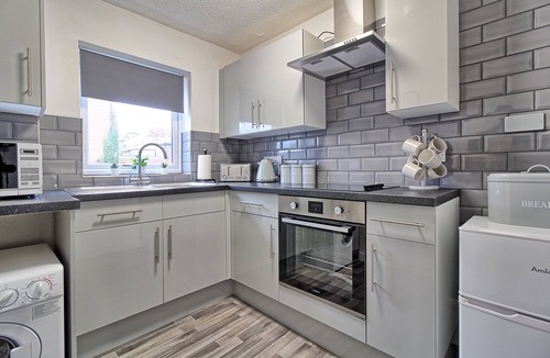 Chelmsford Apartment | Luxury 2 bed central Chelmsford apartment. Parking.