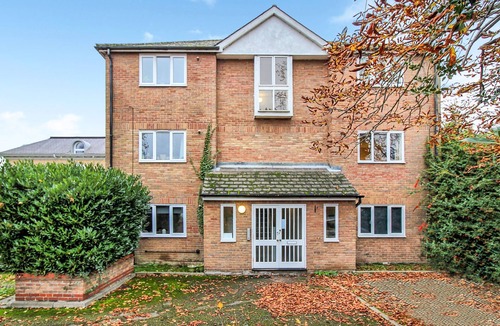 Chelmsford Apartment | Luxury 2 bed central Chelmsford apartment. Parking.