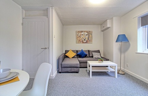 Chelmsford Apartment | Luxury 2 bed central Chelmsford apartment. Parking.