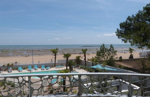 La Tranche-sur-Mer Apartment | Luxury 2-bedroom apartment, balcony, beach access, pool, pets allowed, parking