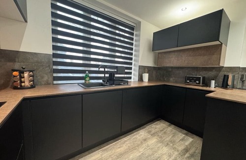 Uxbridge North Apartment | Luxury 2 Bed/Free Parking