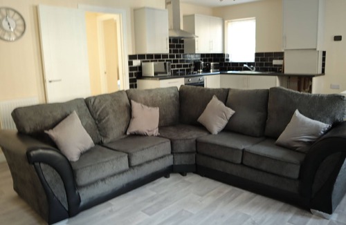 Burton on Trent Apartment | Luxury 2 bed open plan apartment with free internet services