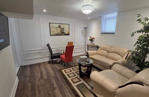 Hurontario House | Luxury 2-bed Suite