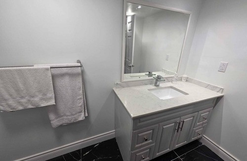 Hurontario House | Luxury 2-bed Suite
