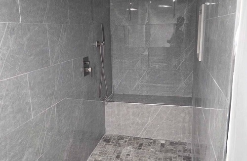 Hurontario House | Luxury 2-bed Suite