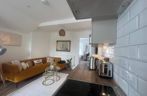 Warwick Apartment | Luxury 2-bed Warwickshire Gem