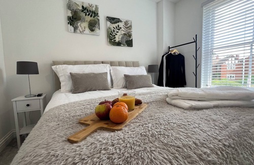 Warwick Apartment | Luxury 2-bed Warwickshire Gem