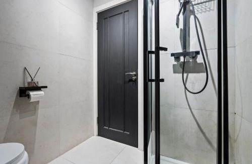 Uxbridge North Apartment | Luxury 2 Bed West London, Free Parking