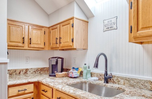 Reamstown Apartment | Luxury 2 bedroom 2 full bath w/den/additional sleeping room.