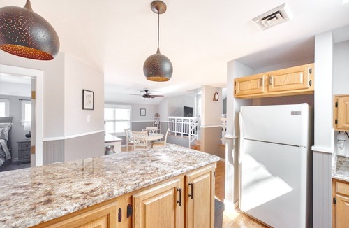 Reamstown Apartment | Luxury 2 bedroom 2 full bath w/den/additional sleeping room.