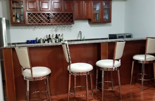 Woodmore House | Luxury 2 Bedroom Basement Apartment