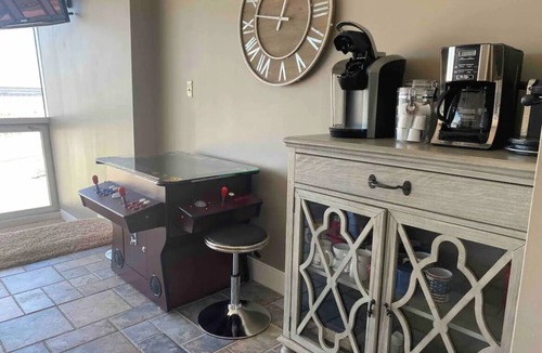 Fort Worth Condo | Luxury 2-bedroom condo in superb Fort Worth with WiFi, fitness room