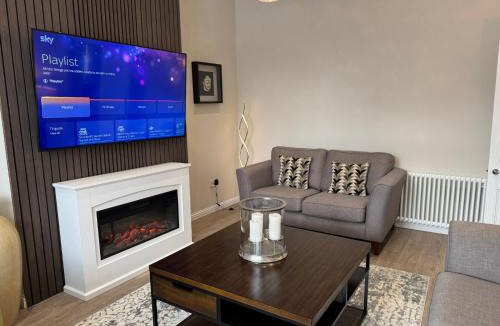 West Calder Apartment | Luxury 2 Bedroom Cottage