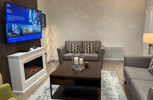 West Calder Apartment | Luxury 2 Bedroom Cottage