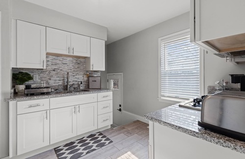 University City House | Luxury 2-bedroom home- near Delmar Loop/Forest Park