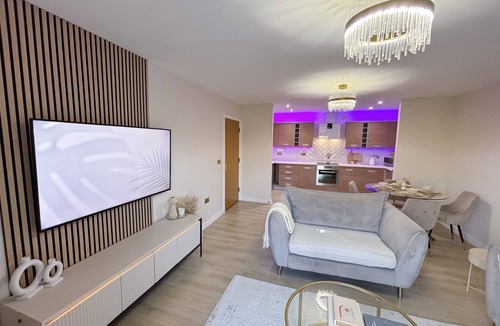 Leeds Apartment | Luxury 2 bedroom Leeds city centre apartment with jacuzzi style bath and parking