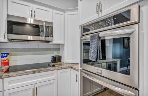 Downtown Cleveland Apartment | Luxury 2-bedroom Penthouse in charming Downtown Cleveland with Free Parking