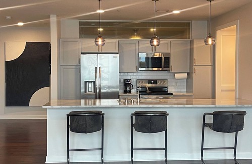 Downtown Cleveland Apartment | Luxury 2-bedroom Penthouse in charming Downtown Cleveland with Free Parking