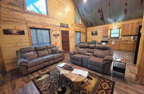 Board Camp Cabin | Luxury 2-bedroom plus loft cabin with WiFi and AC three miles to Wolf Pen Gap