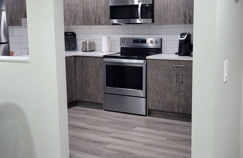 Airdrie House | Luxury 2 Bedroom Suite