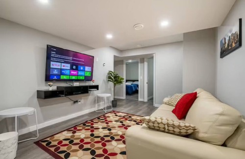 Airdrie House | Luxury 2 Bedroom Suite