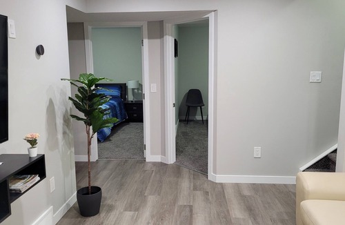 Airdrie House | Luxury 2 Bedroom Suite
