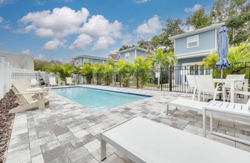 Downtown Dunedin House | Luxury 2 bedroom tiny home with pool "Skye"