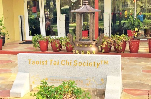 Downtown Dunedin House | Luxury 2 bedroom tiny home with pool "Skye"